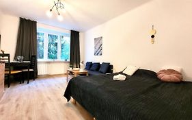 Great Life - Apartment Next To Metro Station